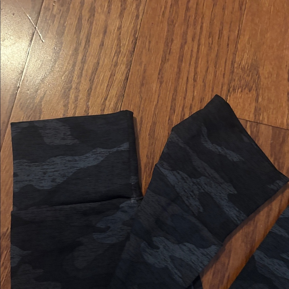 No boundaries small/ medium camo leggings NWT - Picture 3 of 6